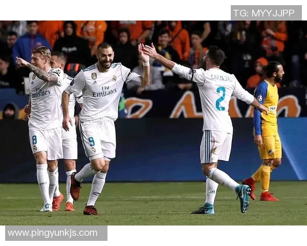 皇马战胜曼联晋级欧冠半决赛,本泽马梅开二度成全场最佳表现