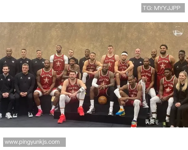 詹姆斯祝贺库里生日，晒合影浓缩兄弟情深